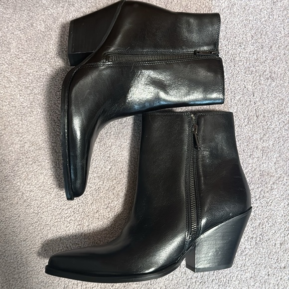 Nwt Sam Edleman leather bootie. - Picture 3 of 6